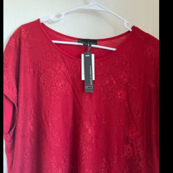 ❤️3/$12 NWT Jeans by Buffalo Red Lacey Top size Large - Picture 3 of 5